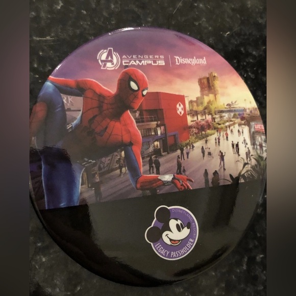 DLR Disneyland / DCA Avengers Campus Legacy Passholder AP Spiderman Button - Picture 1 of 3